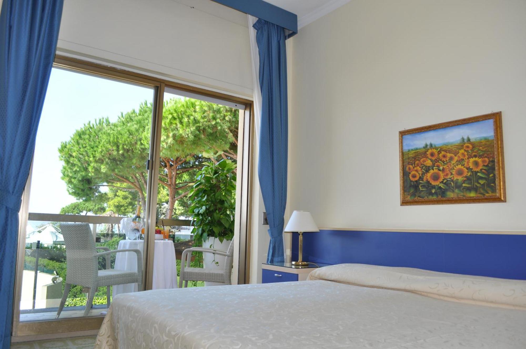Hotel La Playa Сперлонга Екстериор снимка