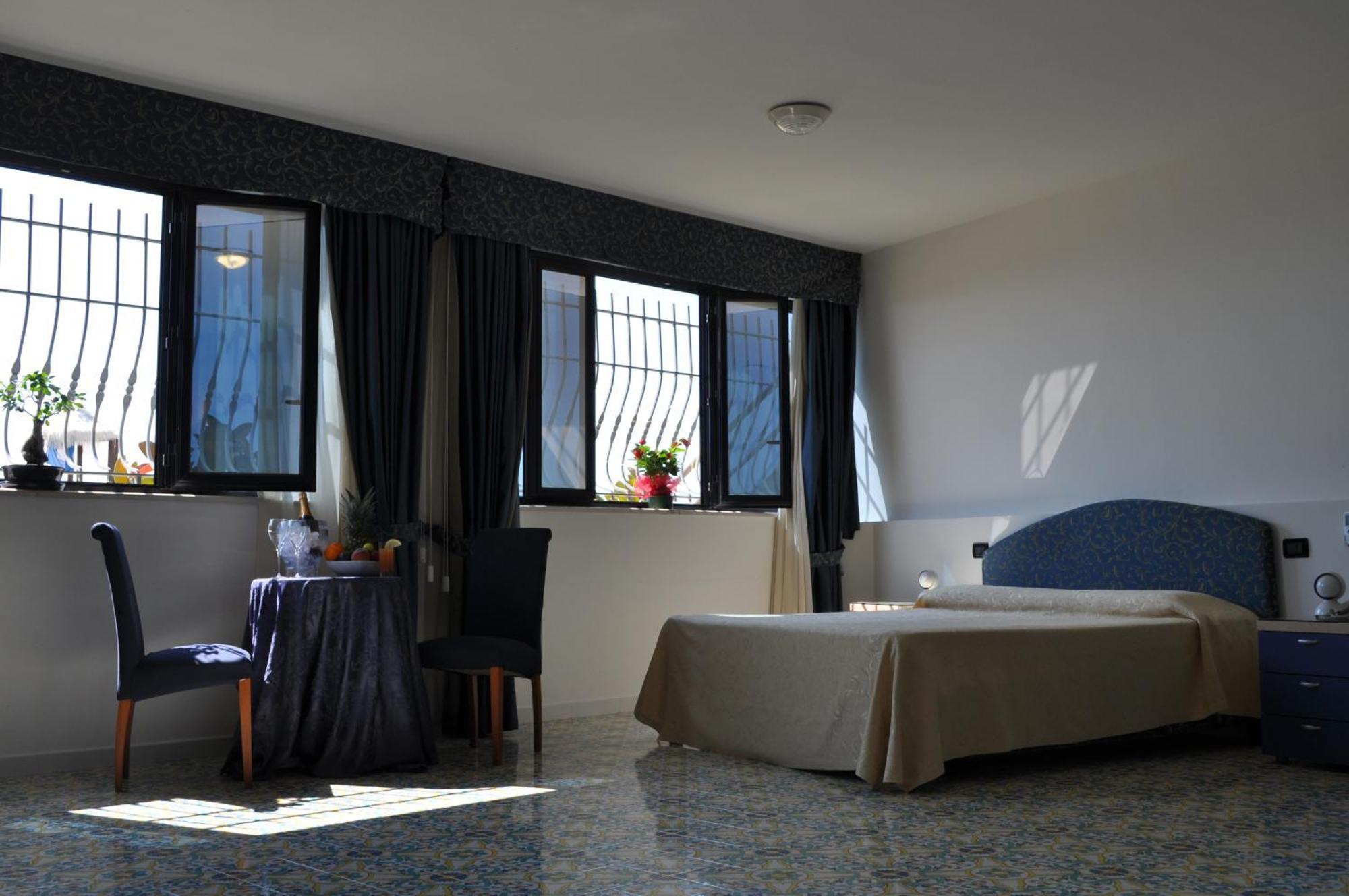 Hotel La Playa Сперлонга Екстериор снимка