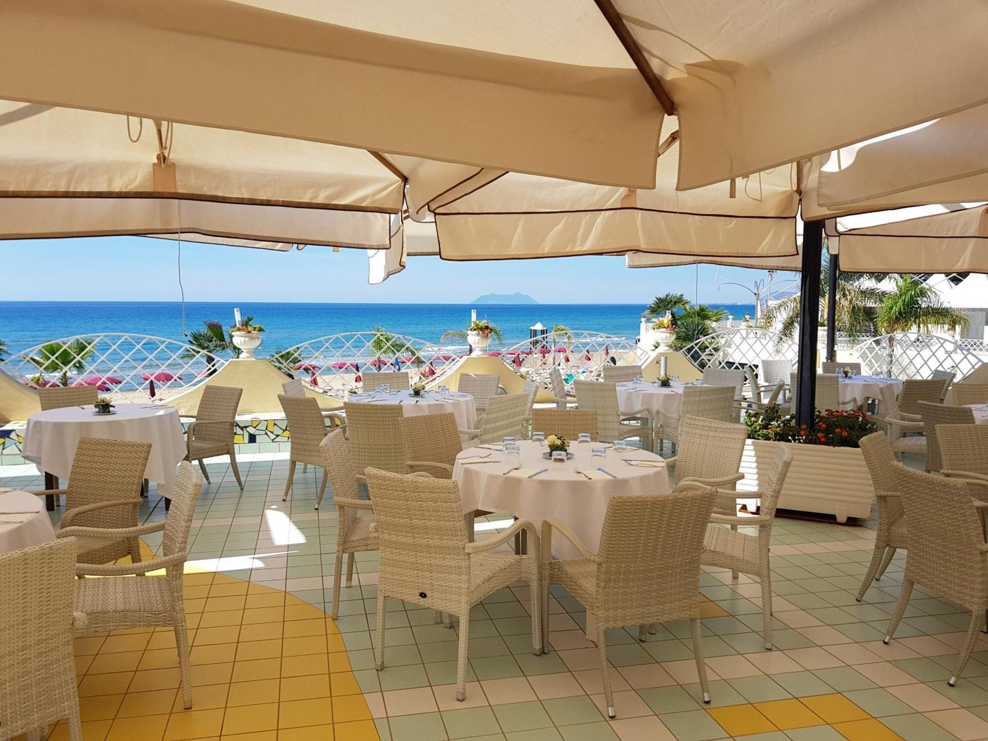 Hotel La Playa Сперлонга Екстериор снимка