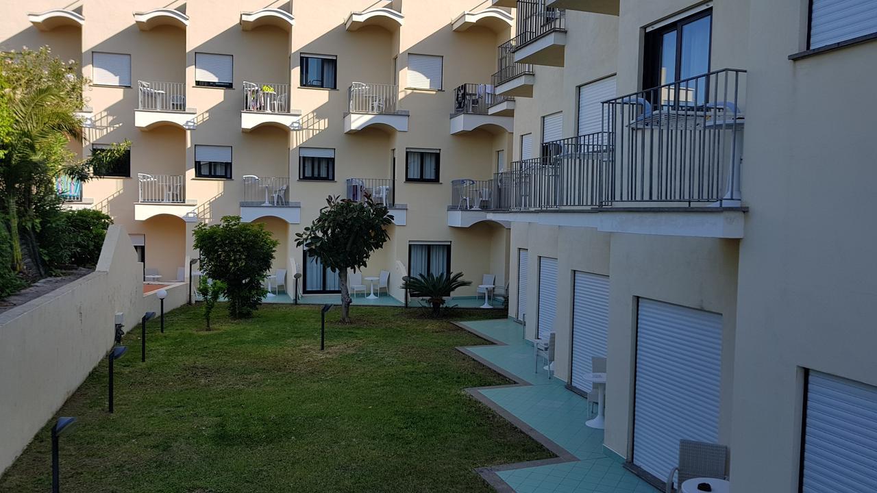 Hotel La Playa Сперлонга Екстериор снимка