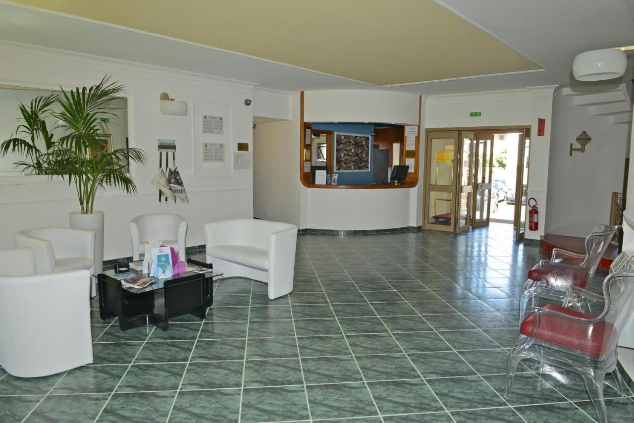 Hotel La Playa Сперлонга Екстериор снимка
